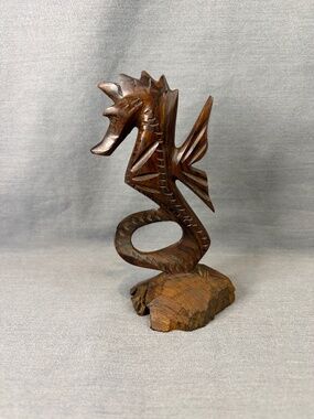 Ironwood Crowned Seahorse Sculpture Hand Carved Vintage Mexico Beach Ocean 6"